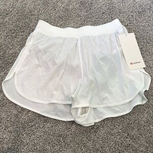 NWT lulu shorts XS